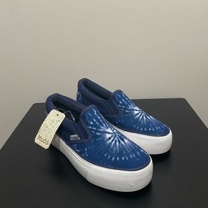 Mudd Blue Tie-Dye Slip-On Canvas Shoes (Size: 4) (Color: Blue/White)